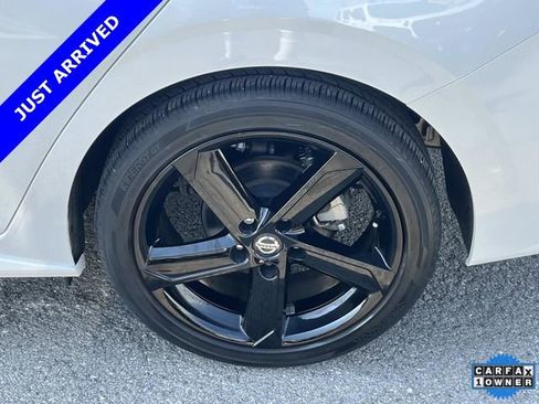 Used 2022 Nissan Sentra SR w/ Lighting Package image 11