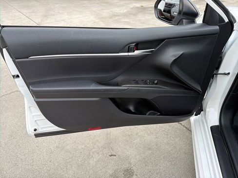 Used 2022 Toyota Camry SE w/ Convenience Package FWD image 16