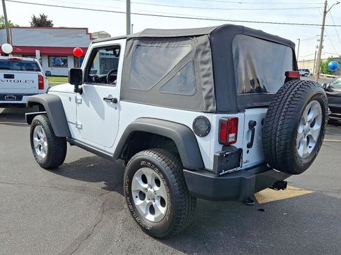 Used 2016 Jeep Wrangler Sport AWD/4WD image 3
