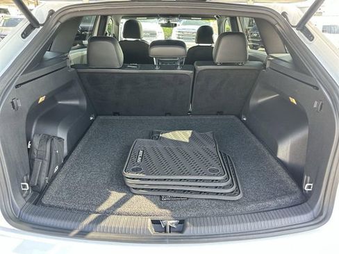 Used 2020 Volkswagen Atlas Cross Sport SE w/ Panoramic Sunroof Package image 25