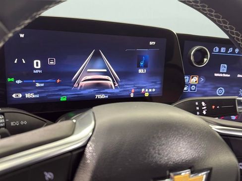 Used 2025 Chevrolet Equinox EV LT image 21