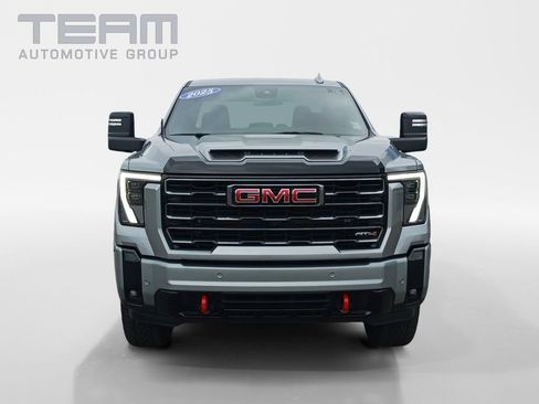 Used 2025 GMC Sierra 2500 AT4 AWD/4WD image 2
