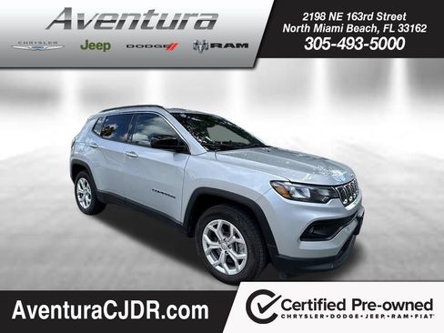Used 2024 Jeep Compass Latitude AWD/4WD image 1