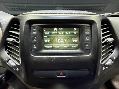 Used 2017 Jeep Cherokee Sport AWD/4WD image 28