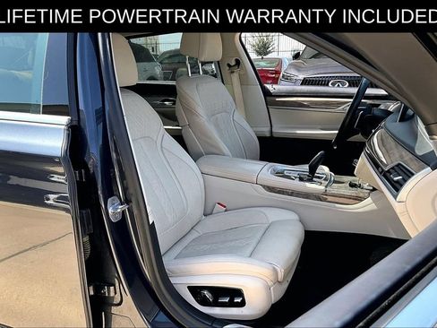 Used 2020 BMW 740i w/ Premium Package RWD image 9