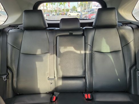 Used 2019 Toyota RAV4 XLE FWD image 21
