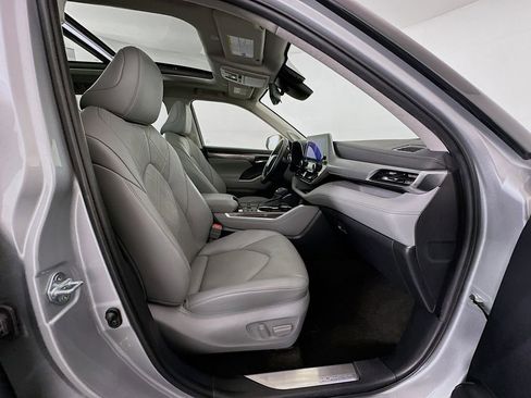 Used 2023 Toyota Highlander Platinum image 30