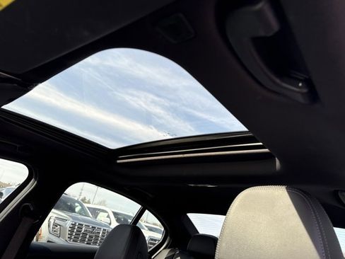 Used 2024 BMW 330e image 23