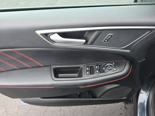 Used 2024 Ford Edge ST-Line w/ Class II Trailer Tow Package AWD/4WD image 9