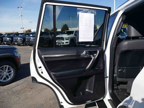 Used 2023 Lexus GX 460 Premium image 14