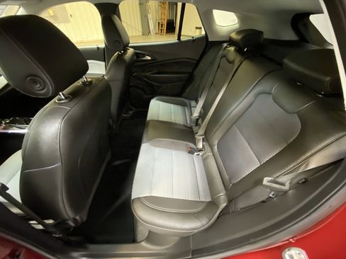 Used 2025 Chevrolet Trax LT w/ LT Convenience Package image 23