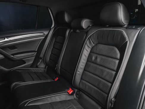 Used 2018 Volkswagen Golf R 4-Door image 48