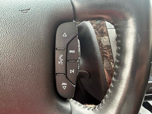 Used 2010 Cadillac DTS Luxury FWD image 20