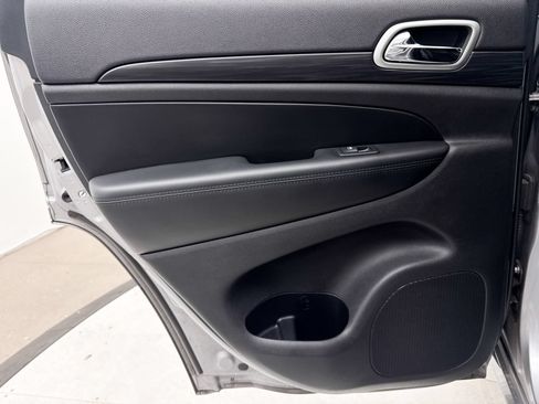 Used 2019 Jeep Grand Cherokee Altitude RWD image 30
