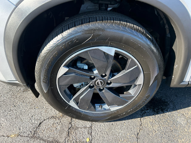 Certified 2025 Nissan Rogue SV AWD/4WD image 10