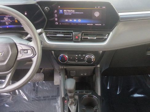 Used 2025 Chevrolet TrailBlazer LT FWD image 16