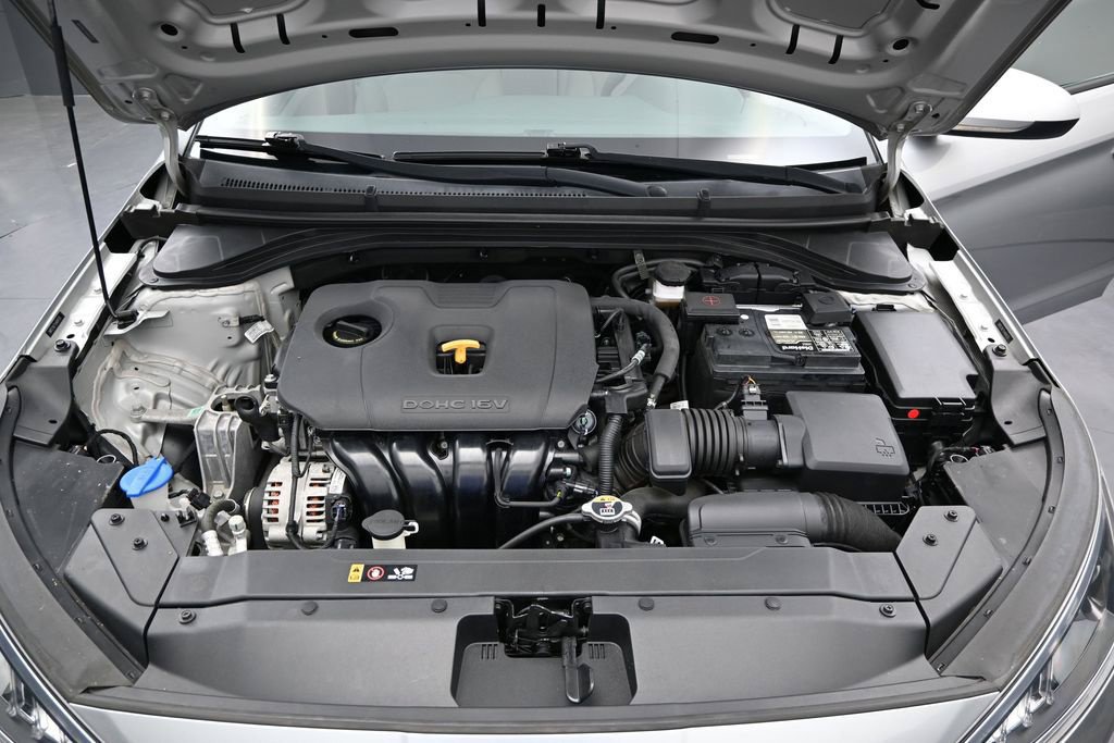 Used 2020 Hyundai Elantra SE FWD image 15