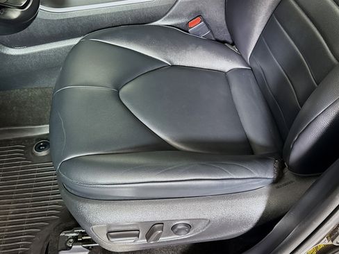 Used 2023 Toyota Highlander XLE image 20