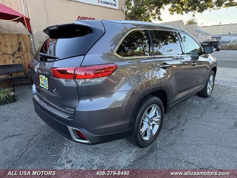 Used 2017 Toyota Highlander Limited w/ Carpet Mat Package FWD image 9