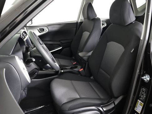 Used 2025 Kia Soul LX w/ LX Technology Package FWD image 27