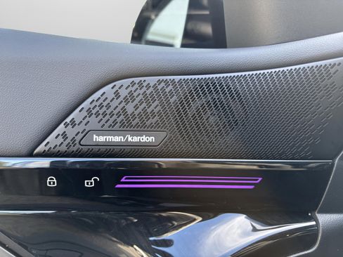 Used 2025 BMW 530i w/ M Sport Package image 19