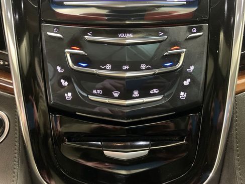 Used 2016 Cadillac Escalade Luxury image 12