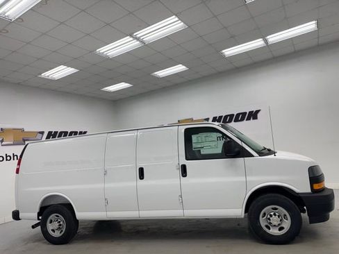 New 2026 Chevrolet Express 2500 Extended image 4