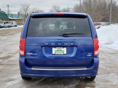Used 2018 Dodge Grand Caravan SXT image 4