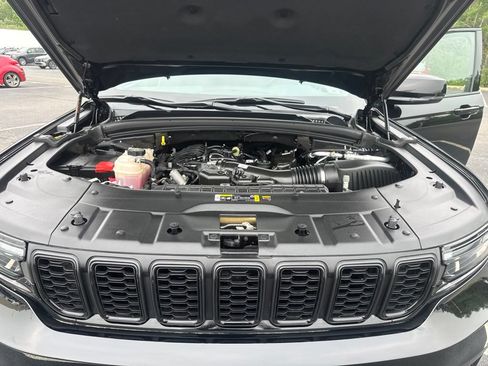 Used 2023 Jeep Grand Cherokee L Laredo AWD/4WD image 26