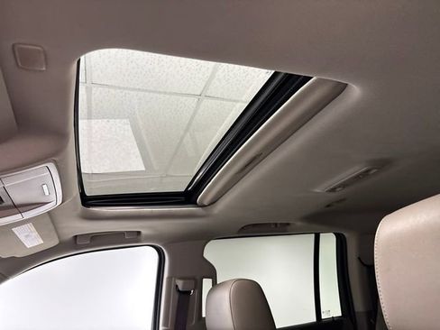 Used 2017 Chevrolet Suburban LT w/ Luxury Package image 14