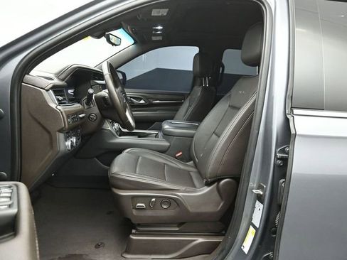 Used 2022 GMC Yukon XL Denali w/ Denali Premium Package image 10