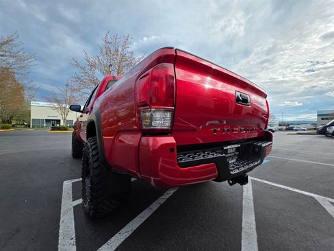 Used 2016 Toyota Tacoma TRD Off-Road w/ Premium & Technology Package image 11