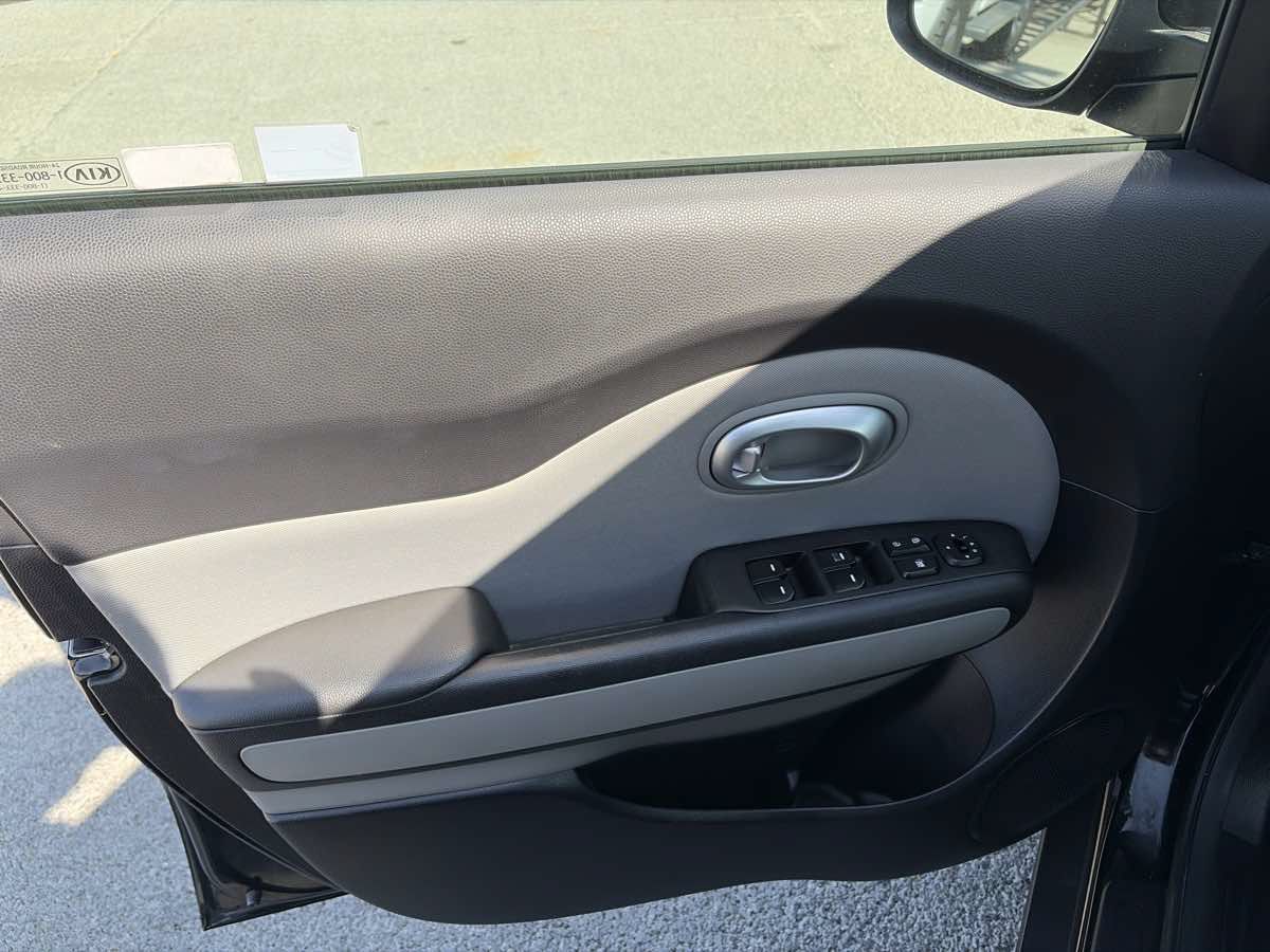 Used 2016 Kia Soul FWD image 7
