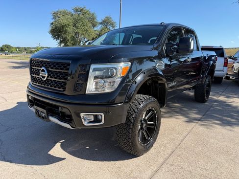Used 2017 Nissan Titan PRO-4X AWD/4WD image 3