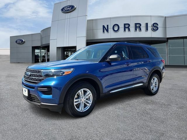Used 2023 Ford Explorer XLT AWD/4WD image 2