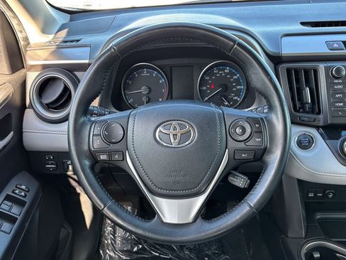 Used 2018 Toyota RAV4 XLE AWD/4WD image 30