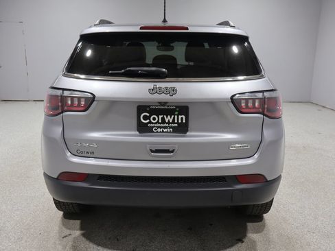 Used 2018 Jeep Compass Latitude AWD/4WD image 3