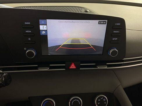 New 2025 Hyundai Elantra SE image 2