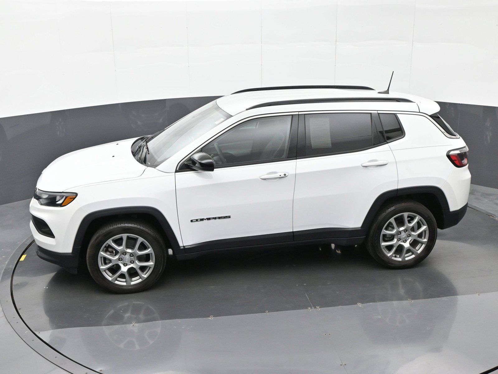 Used 2023 Jeep Compass Latitude AWD/4WD image 36