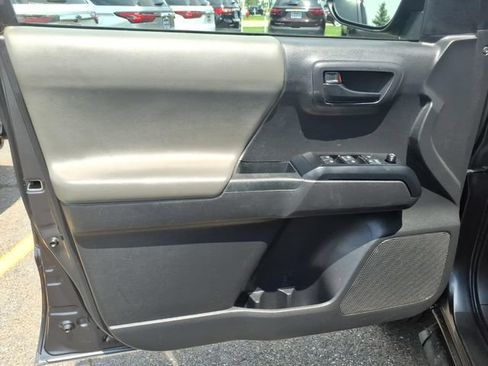 Used 2022 Toyota Tacoma SR AWD/4WD image 13