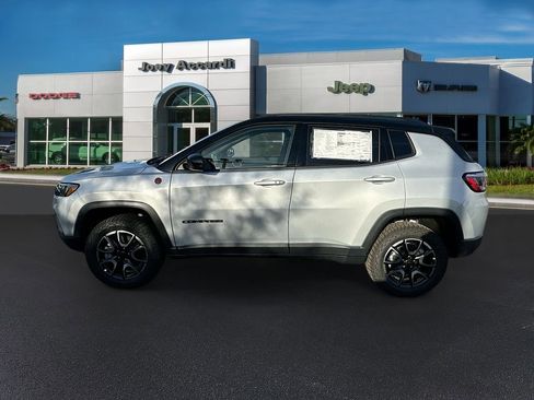 New 2026 Jeep Compass Trailhawk w/ Trailer Tow Group image 4