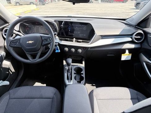 New 2026 Chevrolet Trax LS w/ LS Convenience Package FWD image 16