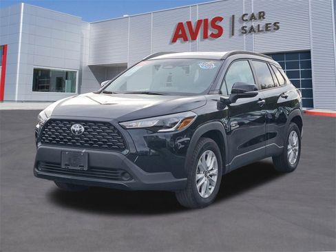 Used 2025 Toyota Corolla Cross LE image 1