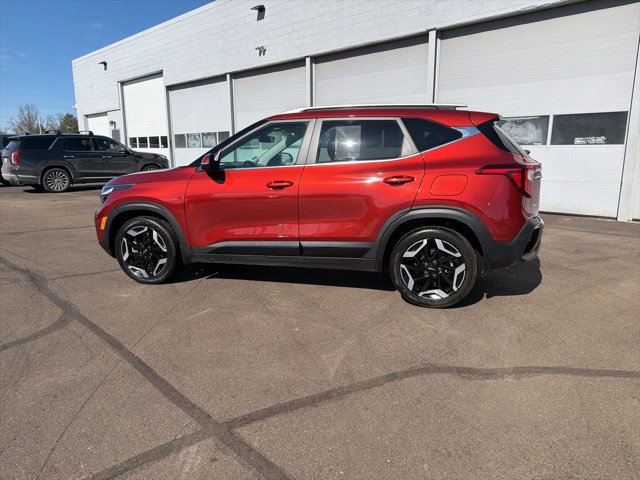 Used 2025 Kia Seltos SX w/ SX Sunroof Package AWD/4WD image 16