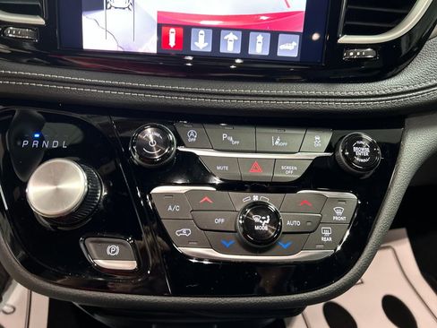 New 2026 Chrysler Pacifica Select image 17