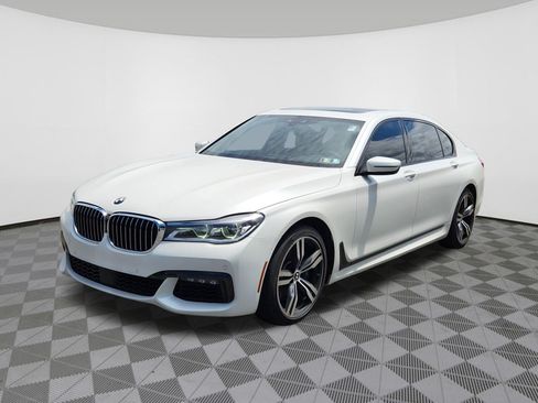 Used 2018 BMW 750i RWD image 2