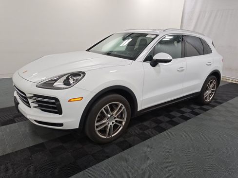 Used 2023 Porsche Cayenne w/ Assistance Package AWD/4WD image 2