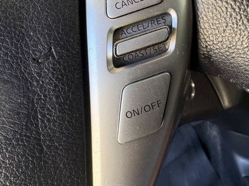 Used 2018 Nissan Versa Note SV FWD image 34