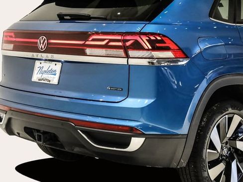 Used 2024 Volkswagen Atlas Cross Sport SE image 7