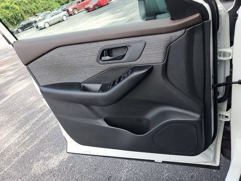 Used 2023 Nissan Rogue S FWD image 31